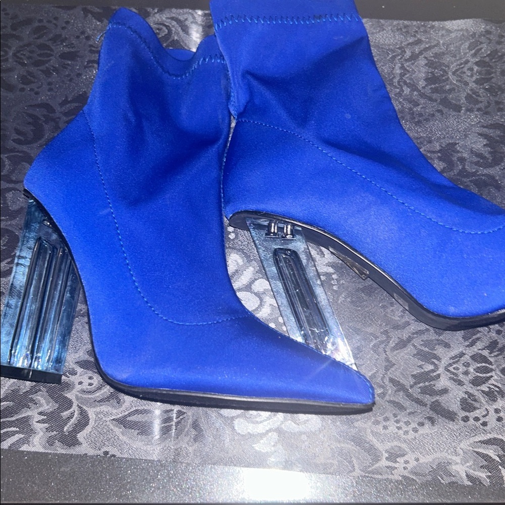 Rena like new Blue Suede Ankle Boots with Clear Heel size 6